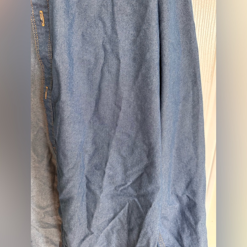 Button-Up Shirt - Picture 2 of 4